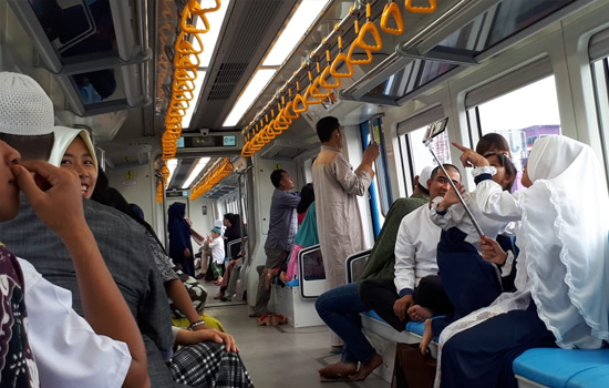 Hari Libur Iduadha, Keliling Kota Palembang dengan LRT 