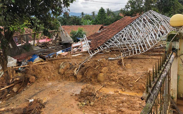  4.174 Warga Desa Cileuksa Bogor Jadi Korban Banjir dan Tanah Longsor