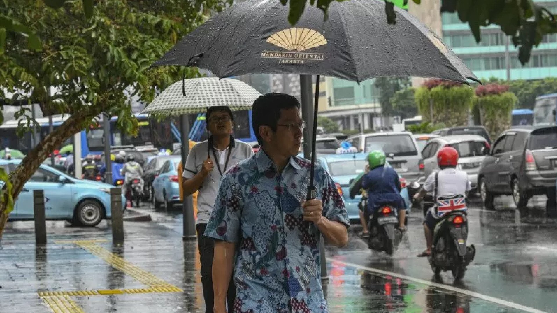 Prakiraan Cuaca Solo Hari Ini: Potensi Hujan Ringan hingga Sedang Terjadi Menjelang Sore - JPNN.com Jateng