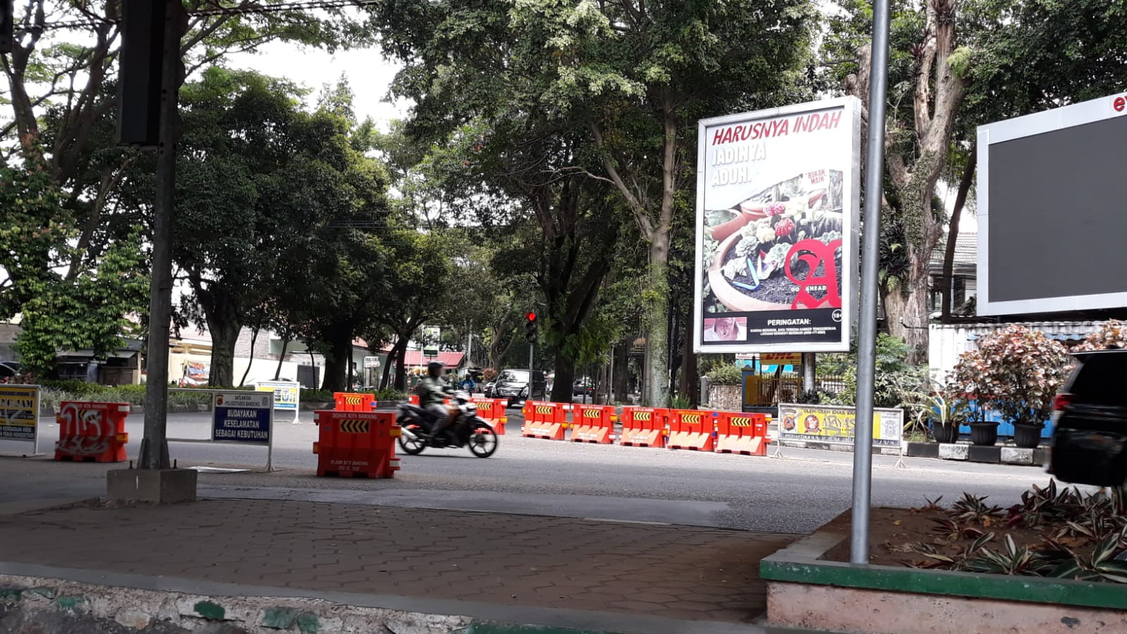 Kurang Dari 12 Jam, Spanduk Arteria Dahlan Musuh Orang Sunda Hilang - JPNN.com Jabar