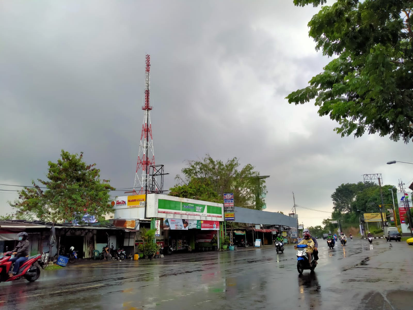 Prakiraan Cuaca BMKG, Wilayah Jateng Selatan dan Barat Hujan Lebat 3 Hari ke Depan, Waspada Banjir - JPNN.com Jateng