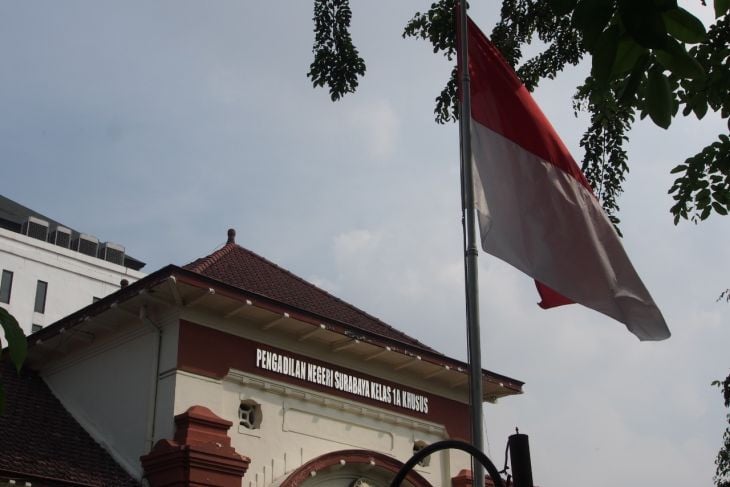 Parkiran PN Surabaya Jadi Lokasi Transaksi Suap, Berikut Detik-detik Penangkapan Hakim Itong Cs - JPNN.com Jatim