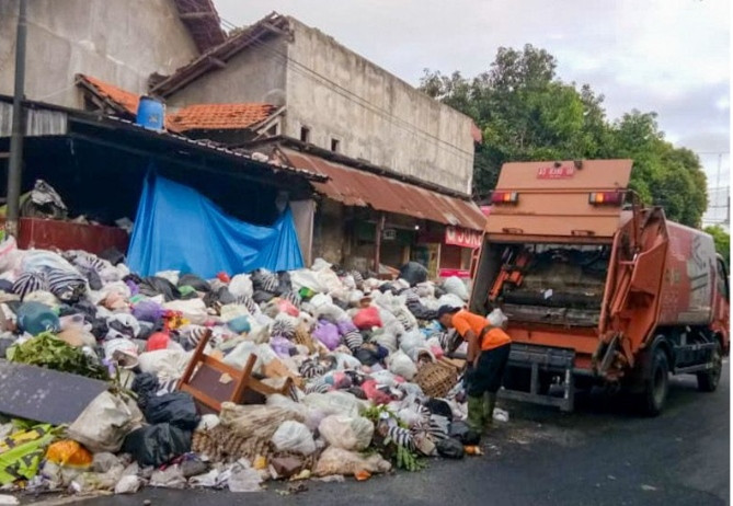 Walhi Jogja Mengkritisi Kebijakan Pengangkutan Sampah Pemkab Sleman - JPNN.com Jogja
