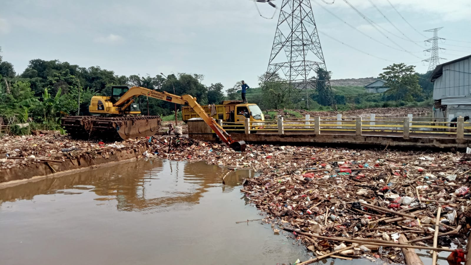 Demi Mencegah Banjir, Pemkab Bekasi Normalisasi 3 Sungai Sepanjang 13 Kilometer - JPNN.com Jabar