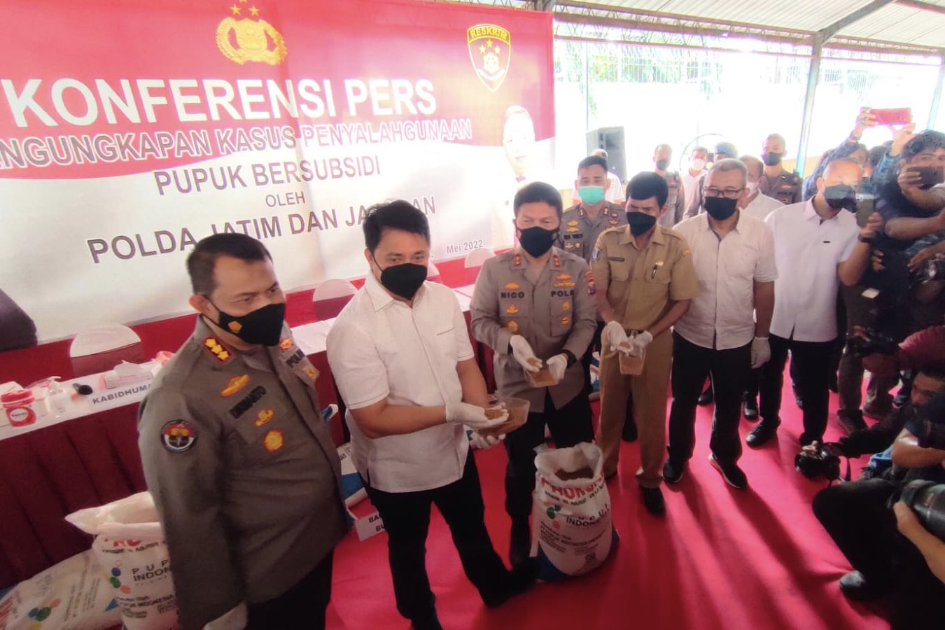 Polda Jatim Ungkap Penjualan Pupuk Ilegal dari 9 Daerah, Barang Buktinya Bejibun - JPNN.com Jatim