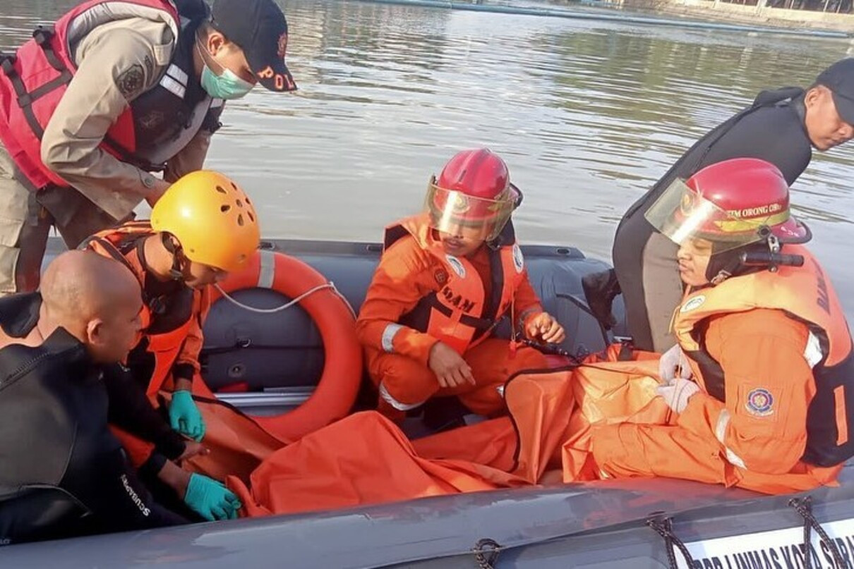 Wanita yang Terjun dari Jembatan Kali Jagir Ditemukan, Kasihan! - JPNN.com Jatim