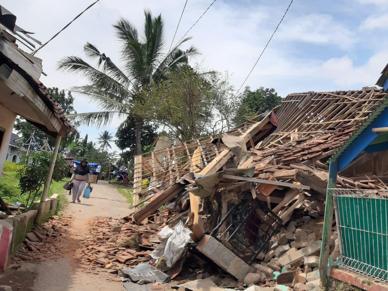 Dampak Gempa Garut, Belasan Bangunan di Jawa Barat Rusak Ringan Hingga Ambruk - JPNN.com Jabar