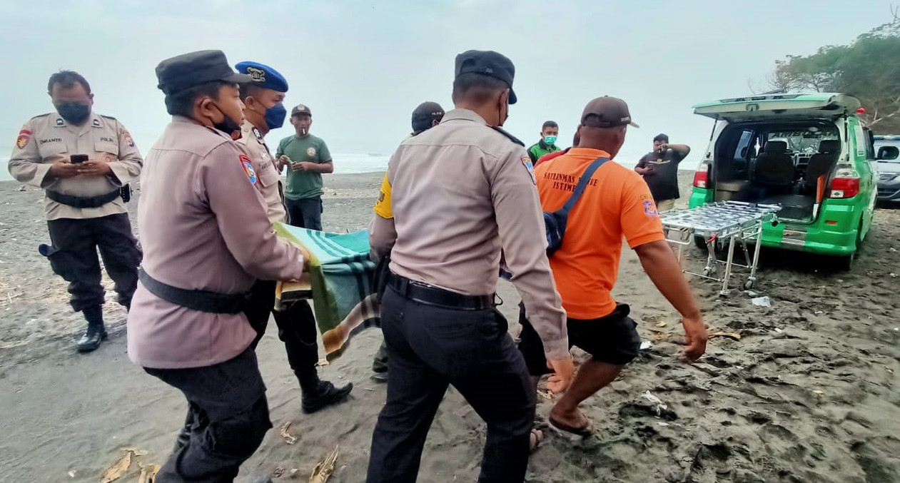 Pemancing Meninggal Dunia di Pantai Pandansari Bantul - JPNN.com Jogja