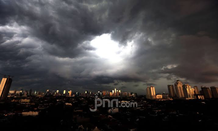 Cuaca Jawa Tengah, Selasa (14/5), Warga di 7 Daerah Ini Dilanda Hujan Lebat - JPNN.com Jateng