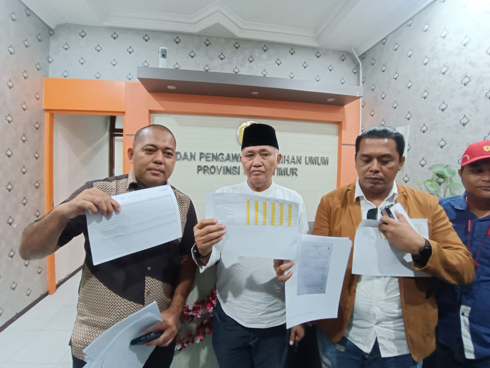 Temukan Kejanggalan di Madura, Calon Anggota DPD Agus Rahardjo Wadul ke Bawaslu - JPNN.com Jatim