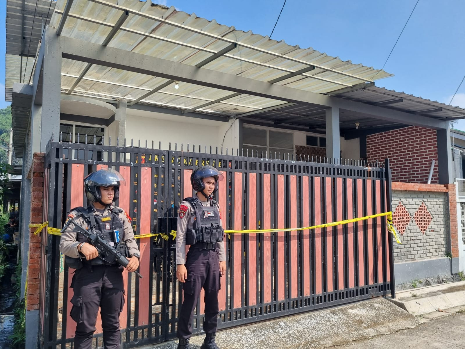 Penemuan Mayat Dikubur di Lantai Rumah Gegerkan Warga Bandung Barat - JPNN.com Jabar