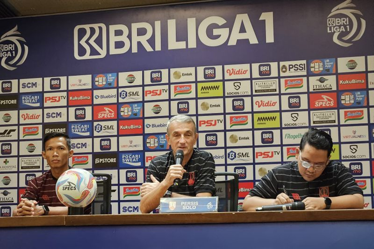 Pelatih Persis Solo Sebut Liga Indonesia Mirip Liga Inggris, Klub Tak Ada yang Lebih Kuat - JPNN.com Jateng