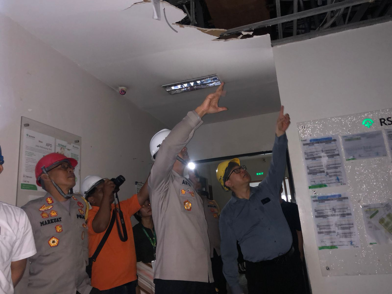 Diterjang Hujan Deras Angin Kencang, Atap Ruang ICU RS Bunda Margonda Kota Depok Jebol - JPNN.com Jabar
