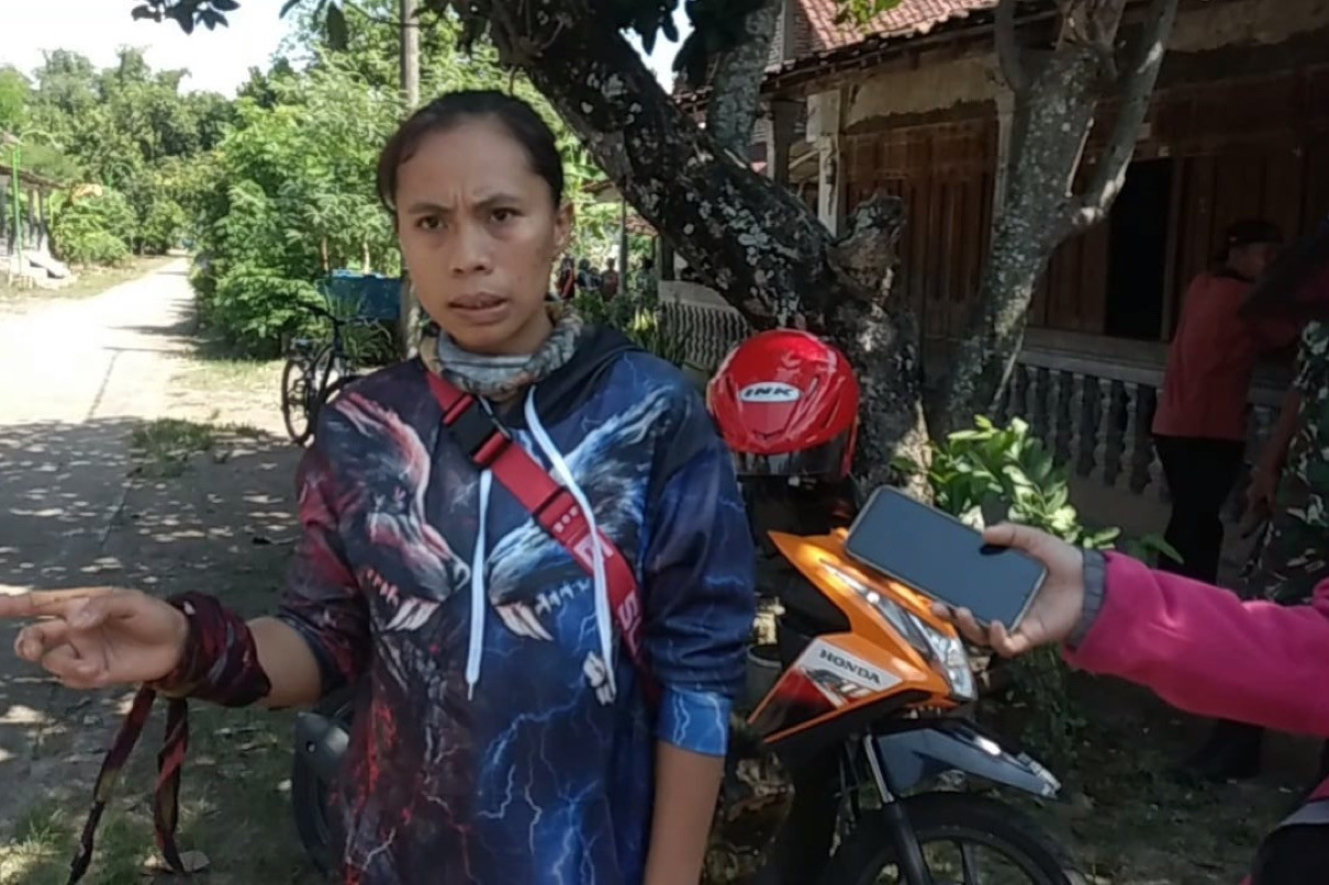 Kecewa Diceraikan Sepihak, Wanita di Madiun Nekat Robohkan Rumah Pribadi - JPNN.com Jatim
