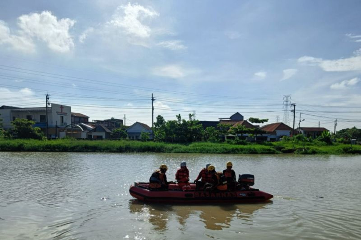 Pencari Ikan Dilaporkan Tenggelam di Kanal Banjir Semarang Timur, Ditemukan Sudah Tak Bernyawa - JPNN.com Jateng