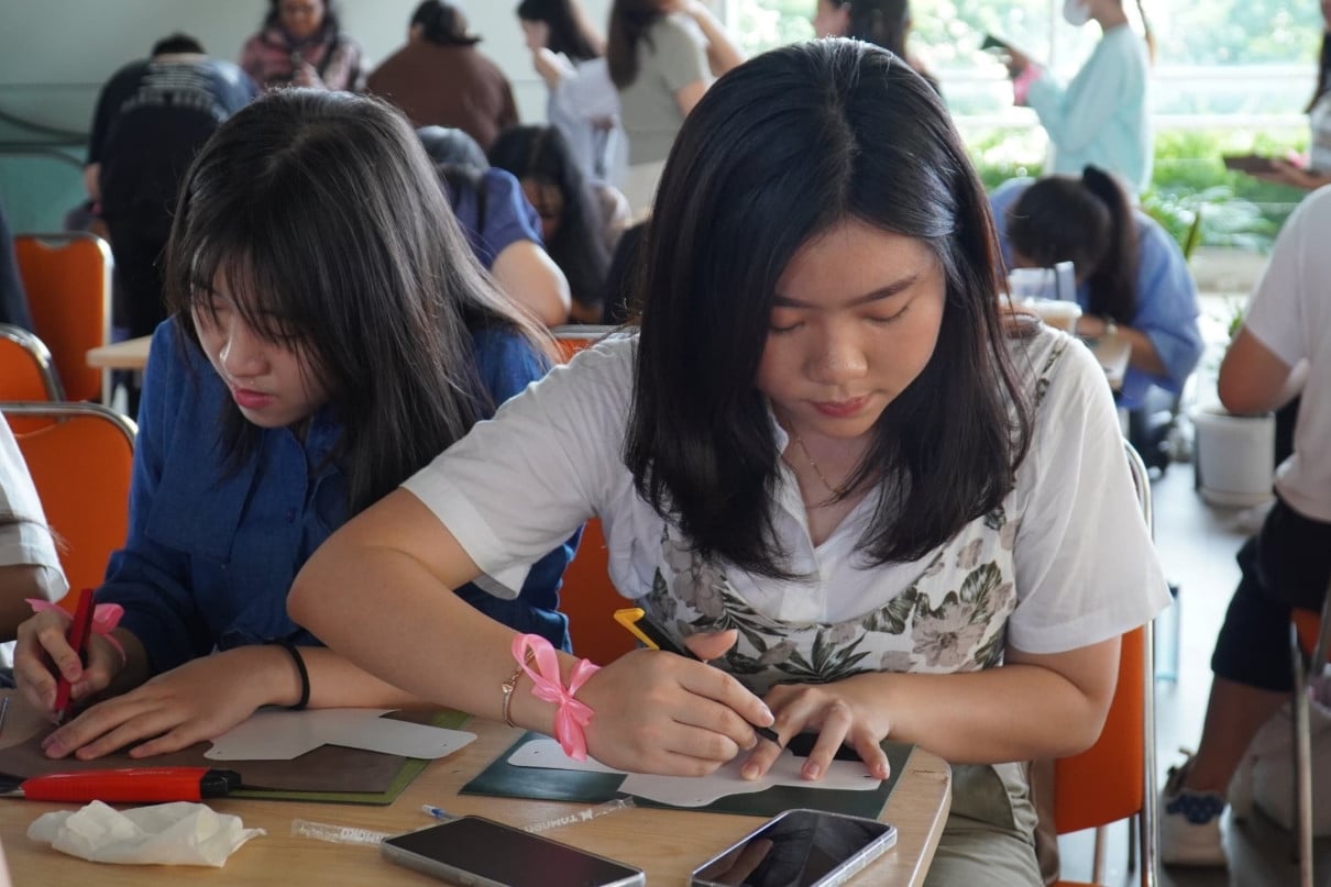 Mahasiswa PCU Ekspresikan Diri Lewat Seni dalam Peringatan World Art Day - JPNN.com Jatim
