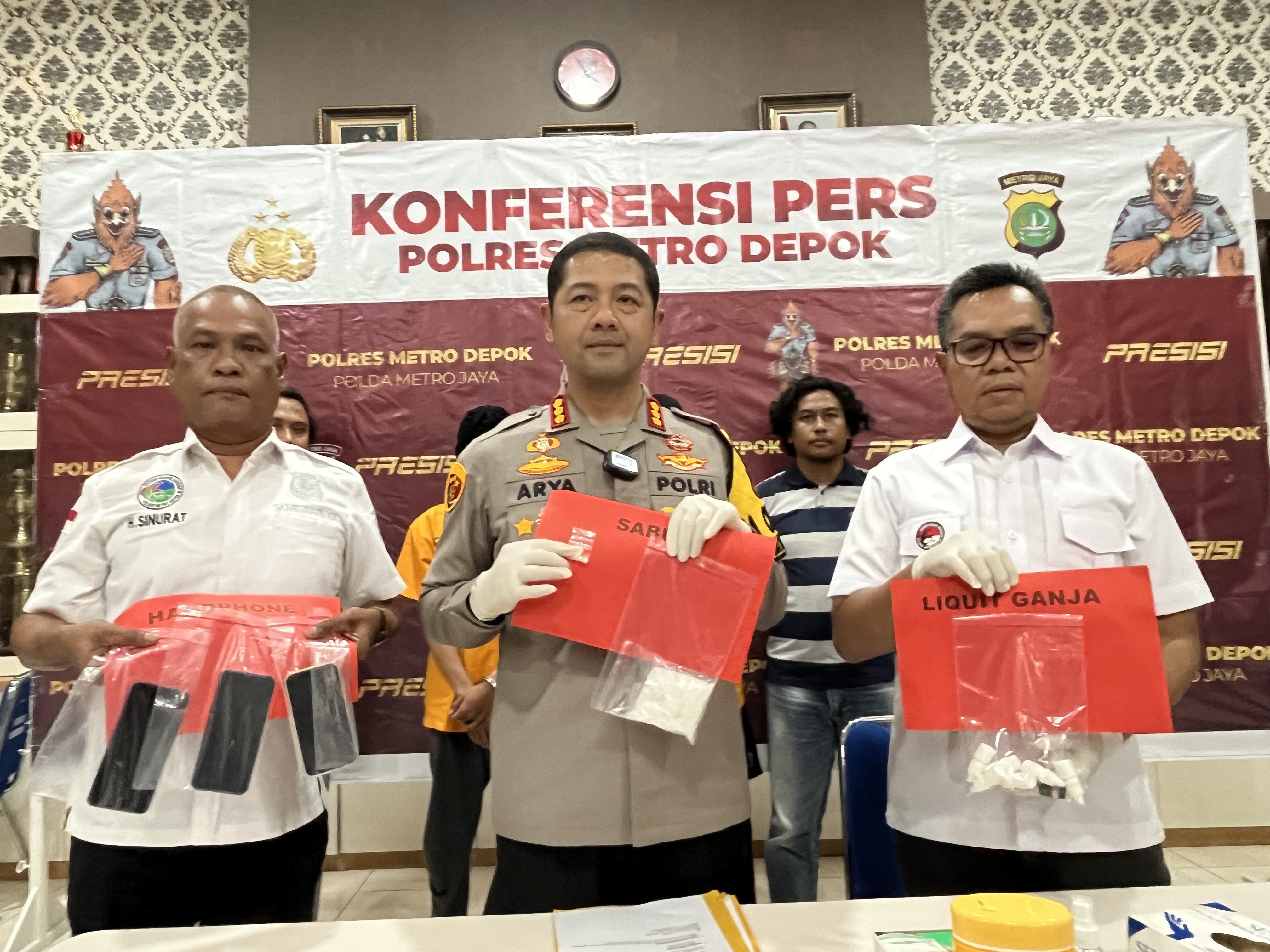 Polisi Kembangkan Kasus Likuid Ganja di Depok, Produsen dan Toko Online Jadi Sasaran - JPNN.com Jabar