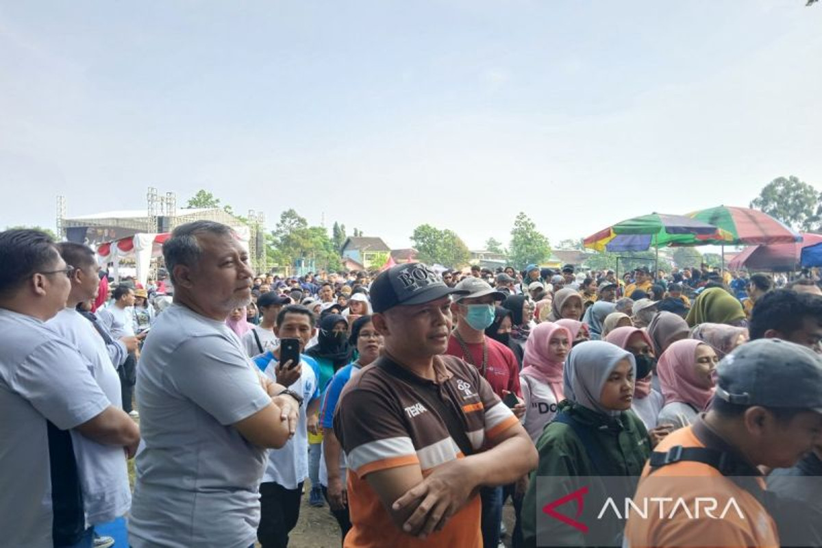 Memperingati May Day 2024, Ratusan Buruh di Temanggung Lakukan Jalan Sehat - JPNN.com Jateng