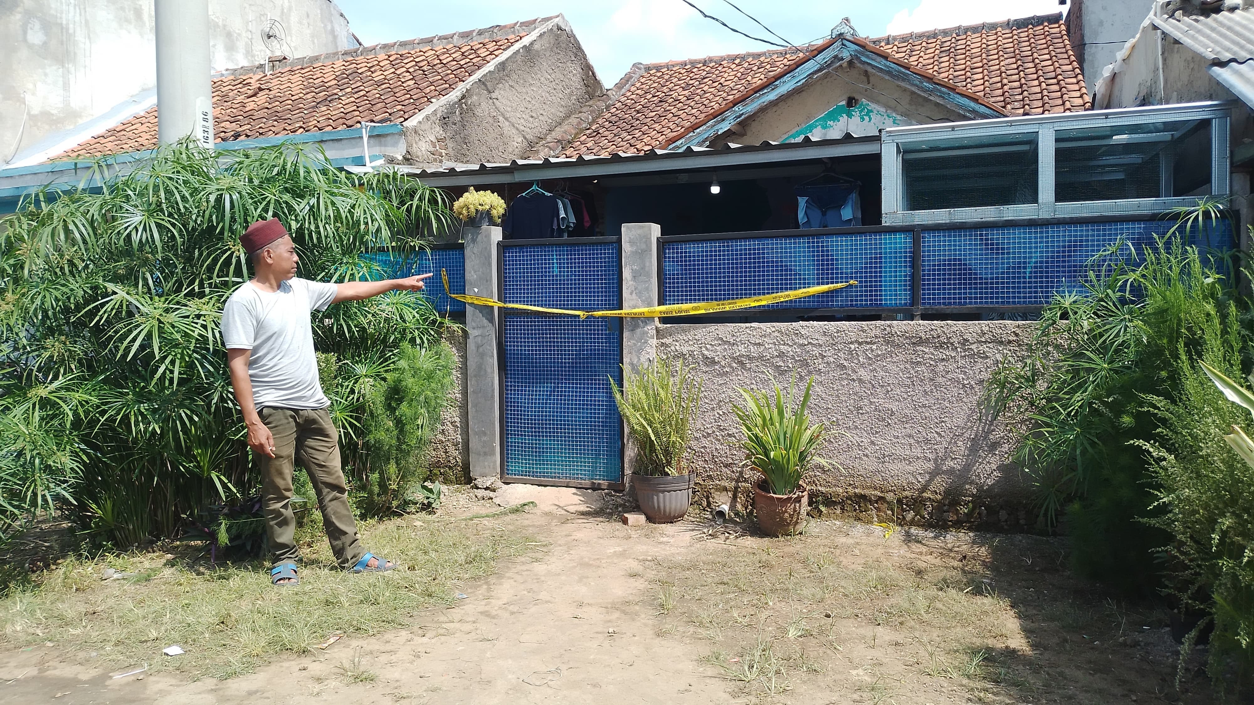 Seorang Suami di Bandung Menyerahkan Diri ke Polisi Seusai Bunuh Istrinya Pakai Cangkul - JPNN.com Jabar