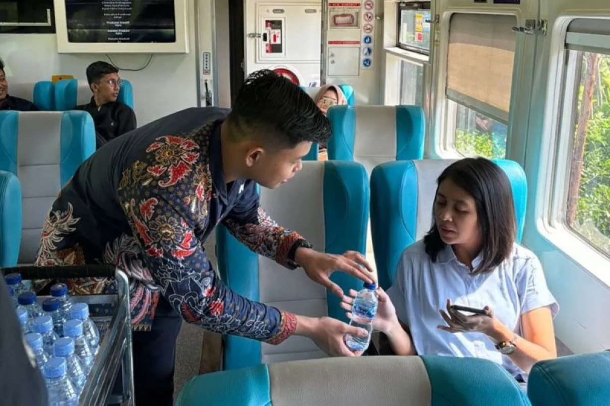 Imbas Kecelakaan di Pasuruan, KA Pandalungan Terlambat 2,5 Jam di Stasiun Jember - JPNN.com Jatim