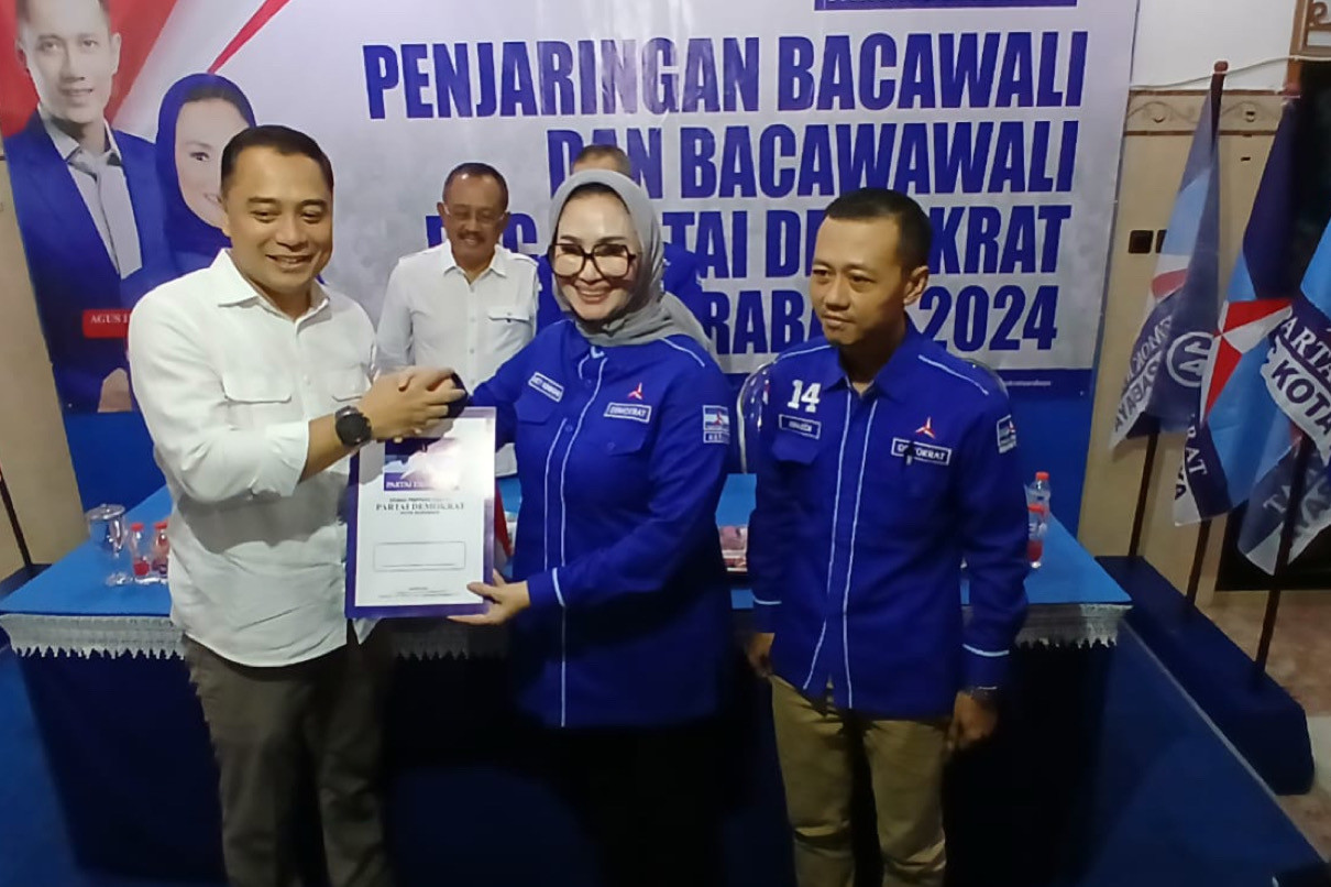 Daftar ke Demokrat Surabaya Untuk Pilkada 2024, Eri-Armuji Disambut Mak-Mak - JPNN.com Jatim