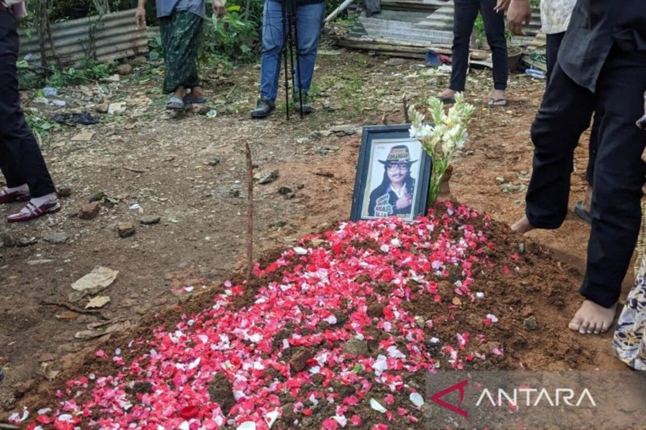 Musisi Dangdut Jhony Iskandar Wafat, Mendiang Dikebumikan di Pemakaman Keluarga di Bogor - JPNN.com Jabar