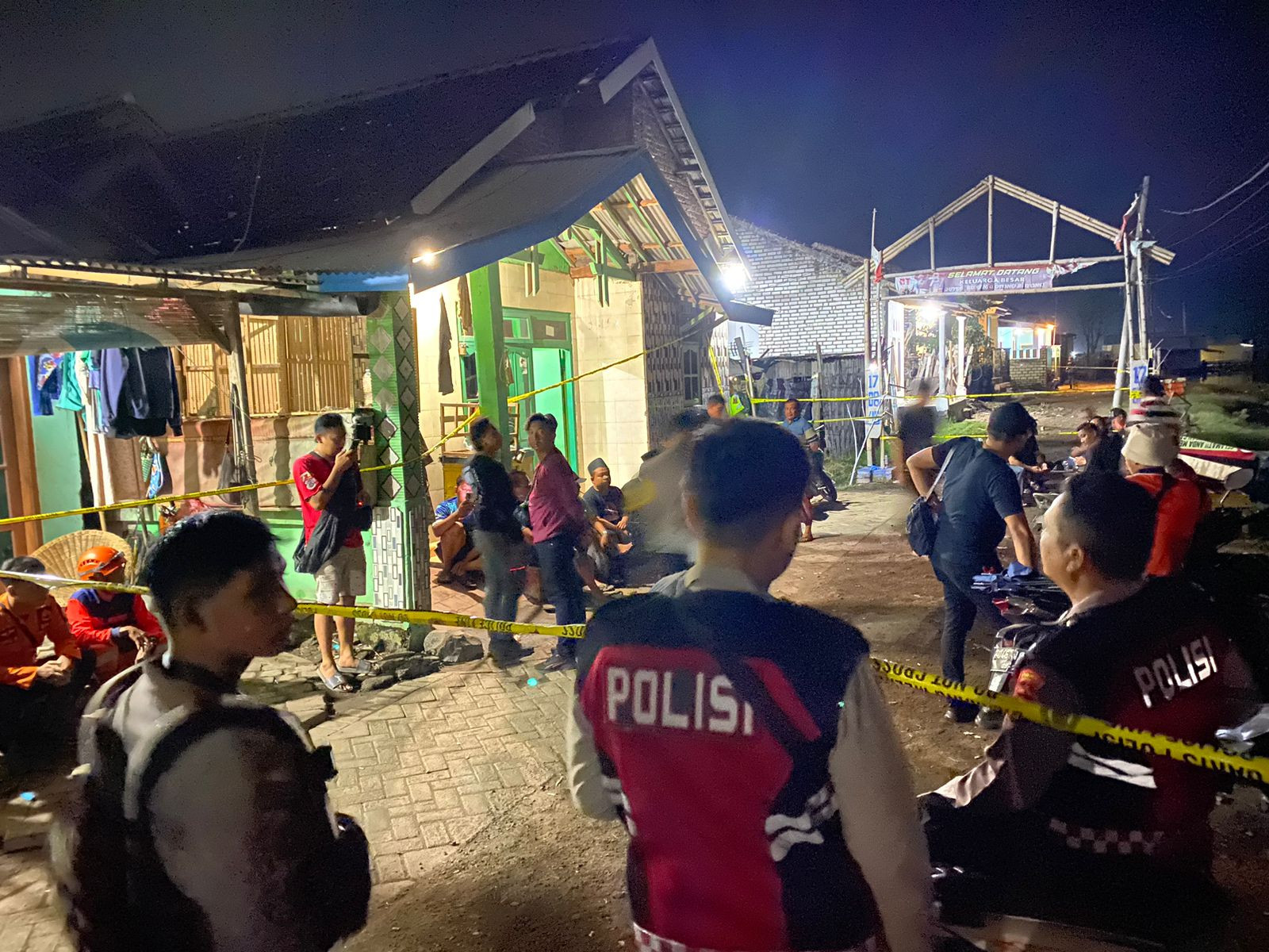 Bondet Meledak di Gudang Pasuruan, 1 Orang Tewas dan 3 Rumah Rusak - JPNN.com Jatim