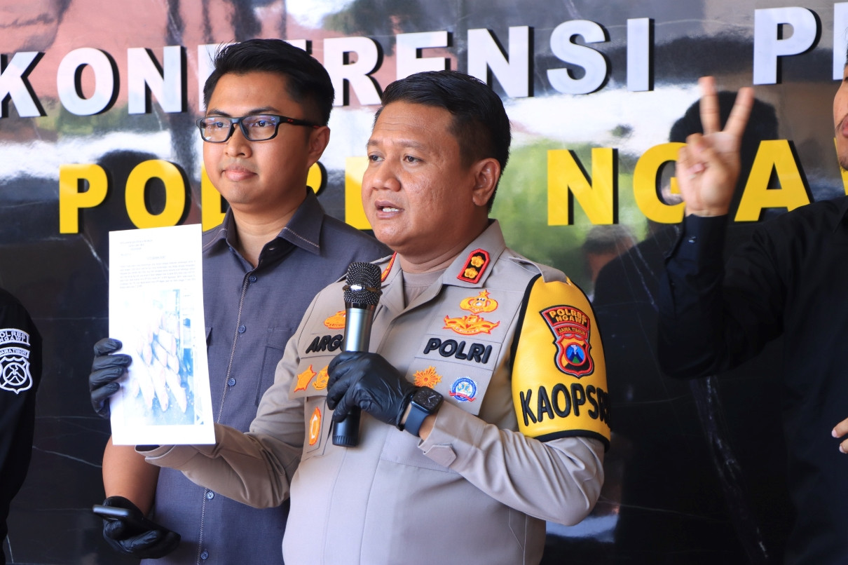 Tiga Warga Ngawi Sindikat Pembalakan Liar Diringkus Polisi - JPNN.com Jatim