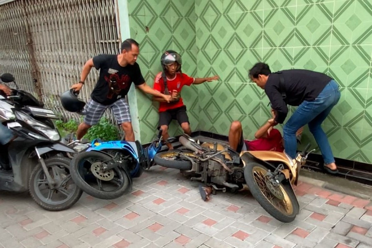 Polisi Gagalkan Aksi Curanmor di Surabaya, 2 Pelaku Ditendang Saat Dorong Motor - JPNN.com Jatim