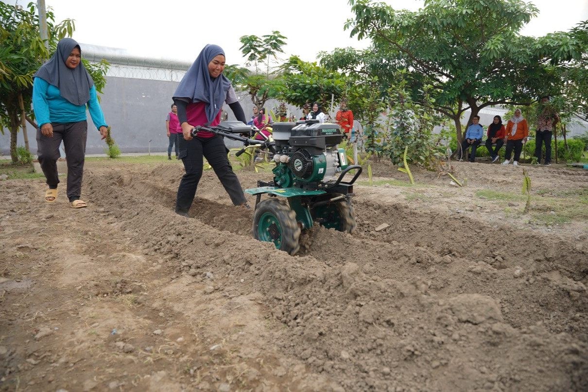 SIER Salurkan CSR ke Rutan Perempuan, Bantu Warga Binaan Mandiri - JPNN.com Jatim