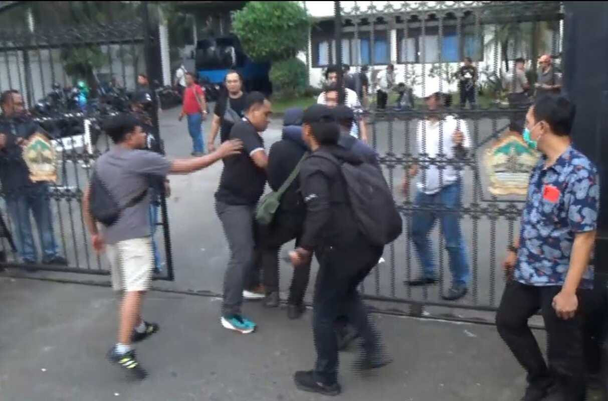May Day di Semarang, Jurnalis Tempo Dipiting, Dipukuli Polisi, AJI Bereaksi Keras - JPNN.com Jateng