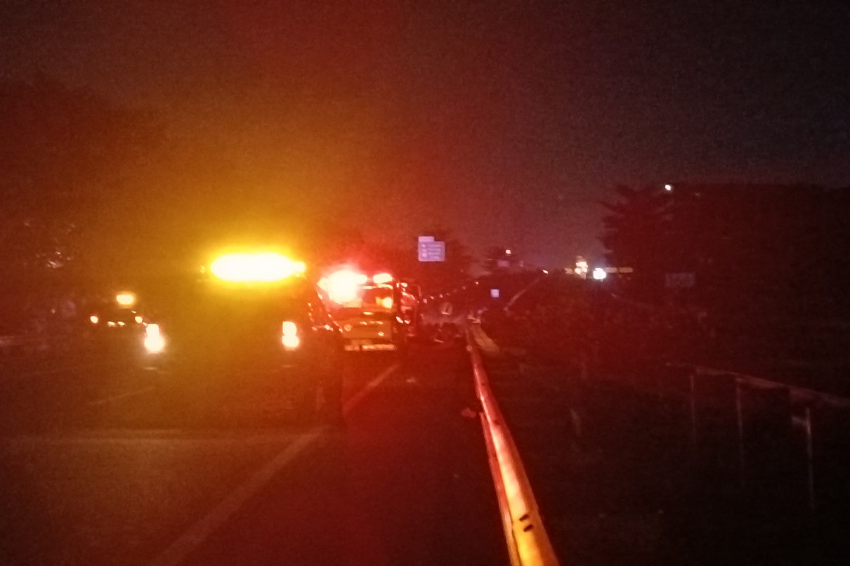 Kesaksian Warga Saat Truk TNI AD Terbakar di Tol Gempol, Dengar Ledakan - JPNN.com Jatim