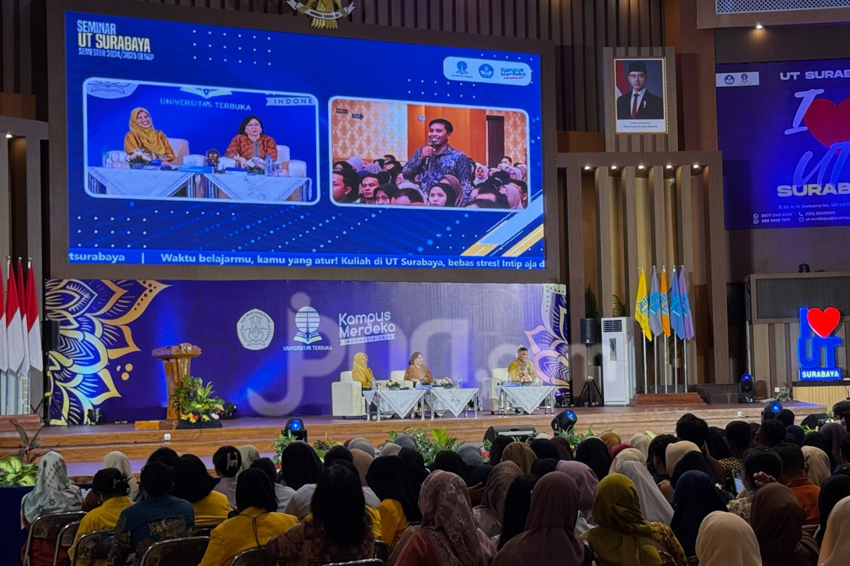 UT Surabaya Bekali Ribuan Calon Wisudawan dengan Seminar Mandiri Finansial - JPNN.com Jatim