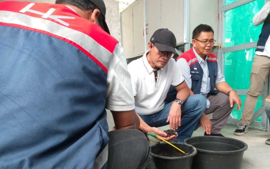 PT Hutama Karya Membuat Unit Pengelolaan Sampah Organik di Res Area - JPNN.com Lampung