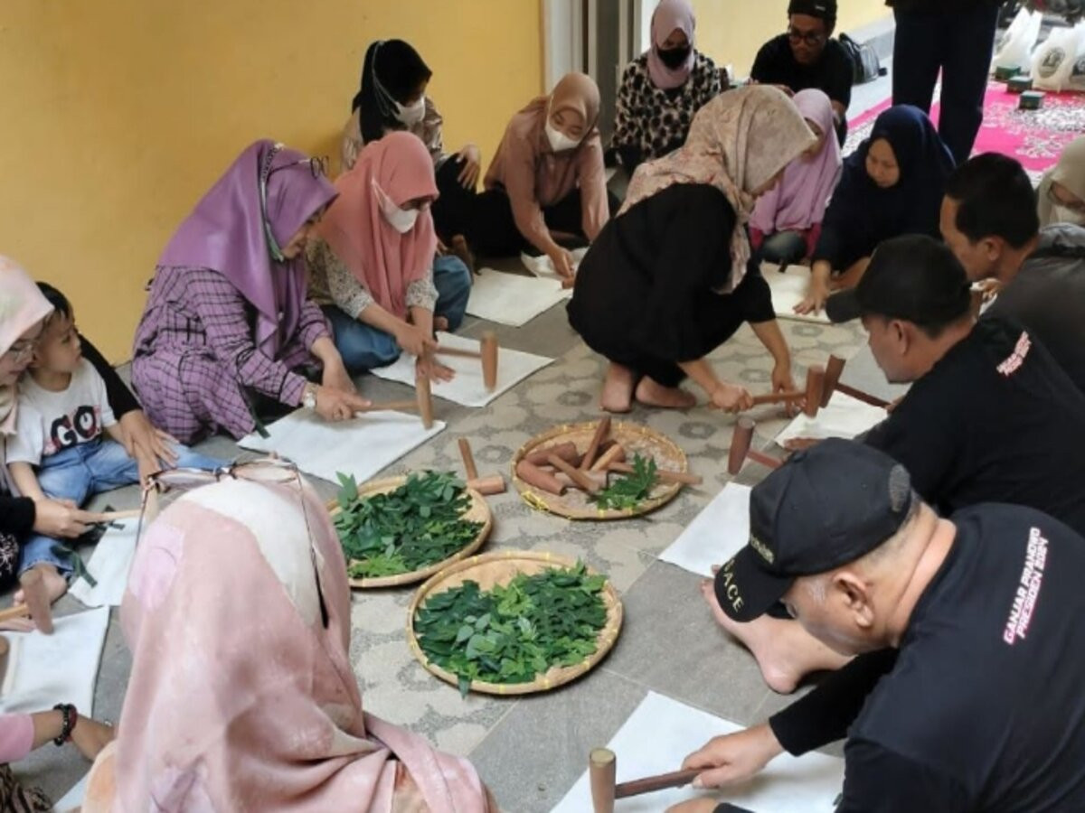 Mak Ganjar Lampung Menggelar Pelatihan Kerajinan Tangan dengan Metode Ecoprint - JPNN.com Lampung