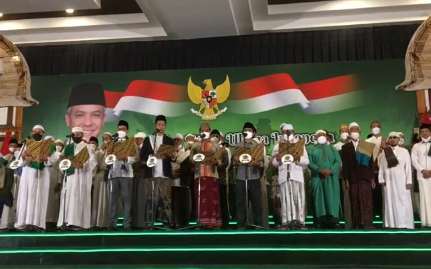 Tuan Guru dan Ulama di NTB Dukung Ganjar Pranowo Capres 2024 - JPNN.com NTB