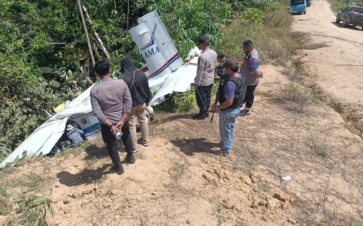 Tim KNKT Menginvestigasi Penyebab Pesawat Jatuh di Keerom Papua - JPNN.com Papua