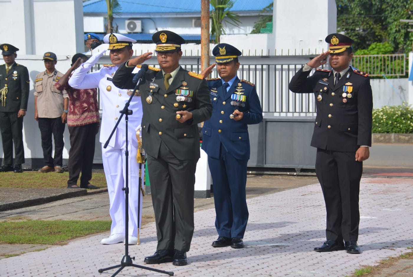 Danrem 174/ATW Pimpin Upacara Ziarah Nasional Menjelang HUT Ke-77 TNI - JPNN.com Papua