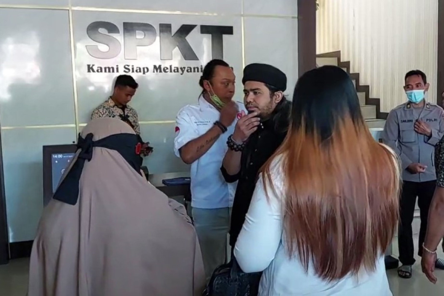 Pengobatan Gus Samsudin Disebut Tipu-tipu, Pengacara Ungkap Pasiennya Ada dari Malaysia Loh - JPNN.com Sultra