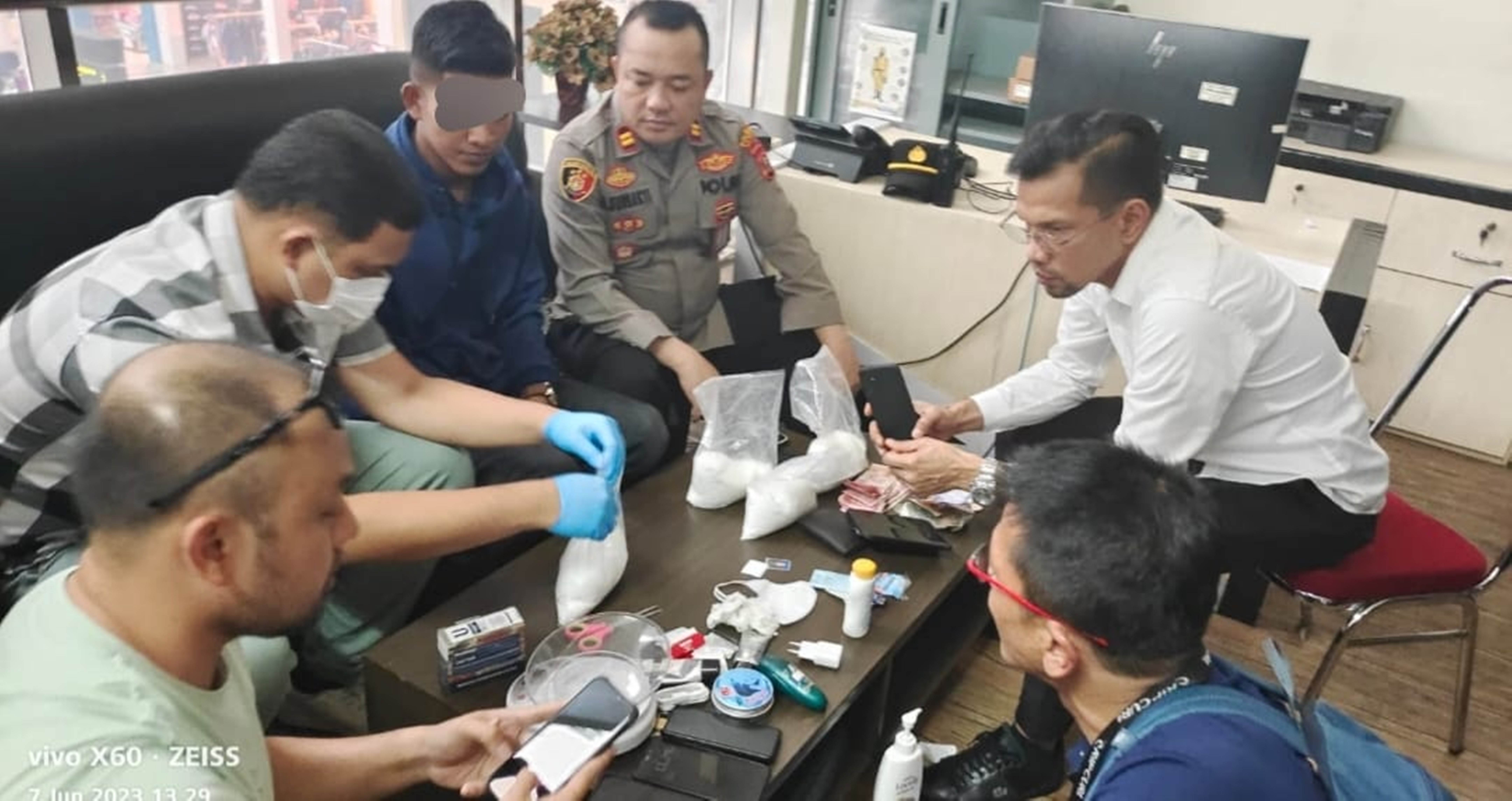 Polresta Deli Serdang Tangkap Penumpang Pembawa Narkoba di Bandara Kualanamu - JPNN.com Sumut