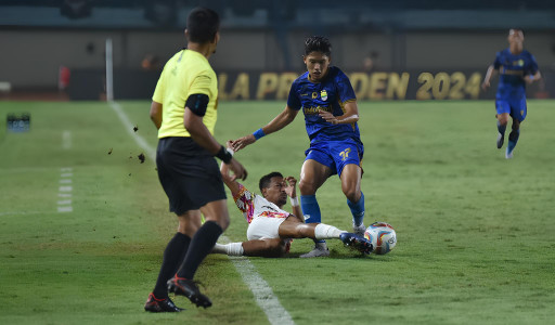 Persib Bandung Gugur di Fase Grup Piala Presiden 2024, Legenda Beri Kritik Keras - JPNN.COM