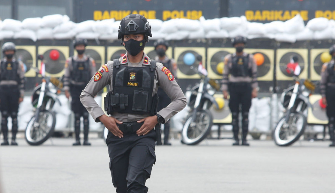 Sejumlah anggota kepolisian mengikuti acara Penutupan Patroli Perintis Presisi di Lapangan Promoter Dit Lantas Polda Metro Jaya, Jakarta, Selasa (30/11). Foto: Ricardo - JPNN.com