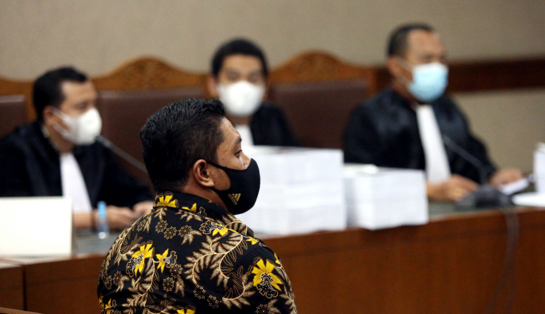 Mantan penyidik KPK Stepanus Robin Pattuju menjalani sidang tuntutan di Pengadilan Tipikor, Jakarta, Senin (6/12). Foto: Ricardo - JPNN.com