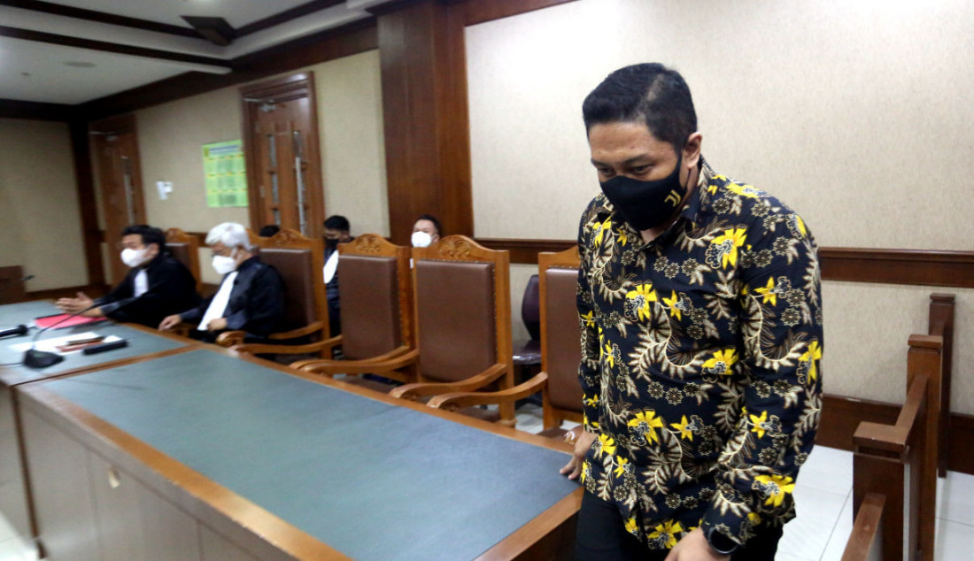 Mantan penyidik KPK Stepanus Robin Pattuju menjalani sidang tuntutan di Pengadilan Tipikor, Jakarta, Senin (6/12). Foto: Ricardo - JPNN.com